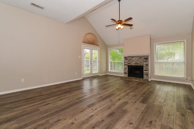 Photo - 138 Woodcreek Dr