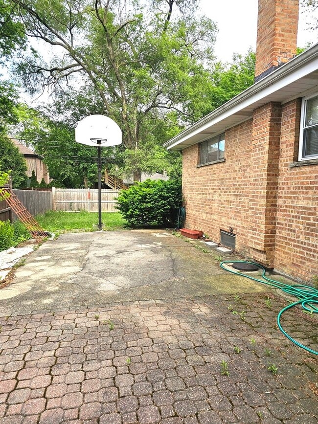 Photo - 8823 Mango Ave
