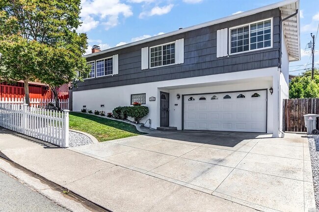 Building Photo - 352 Los Cerritos Dr Rental