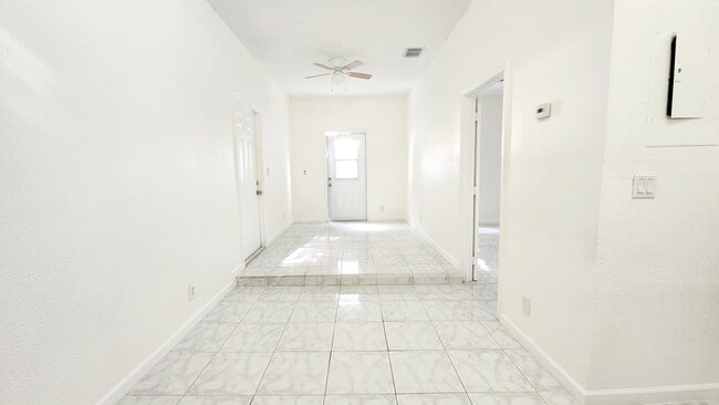 Photo - 421 W Evanston Cir