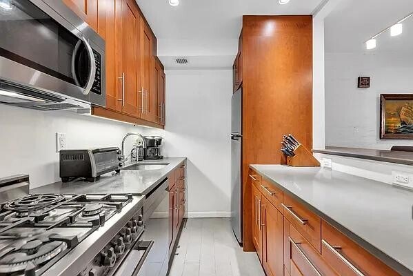 67 E 11th St Unit 217