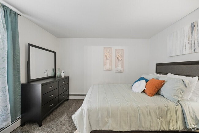 1BR, 1BA - 567SF - Bedroom