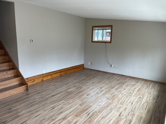 Photo - 307 Cardinal Cres Unit 307