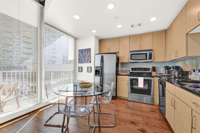 Photo - 5925 Almeda Rd Unidad 10806