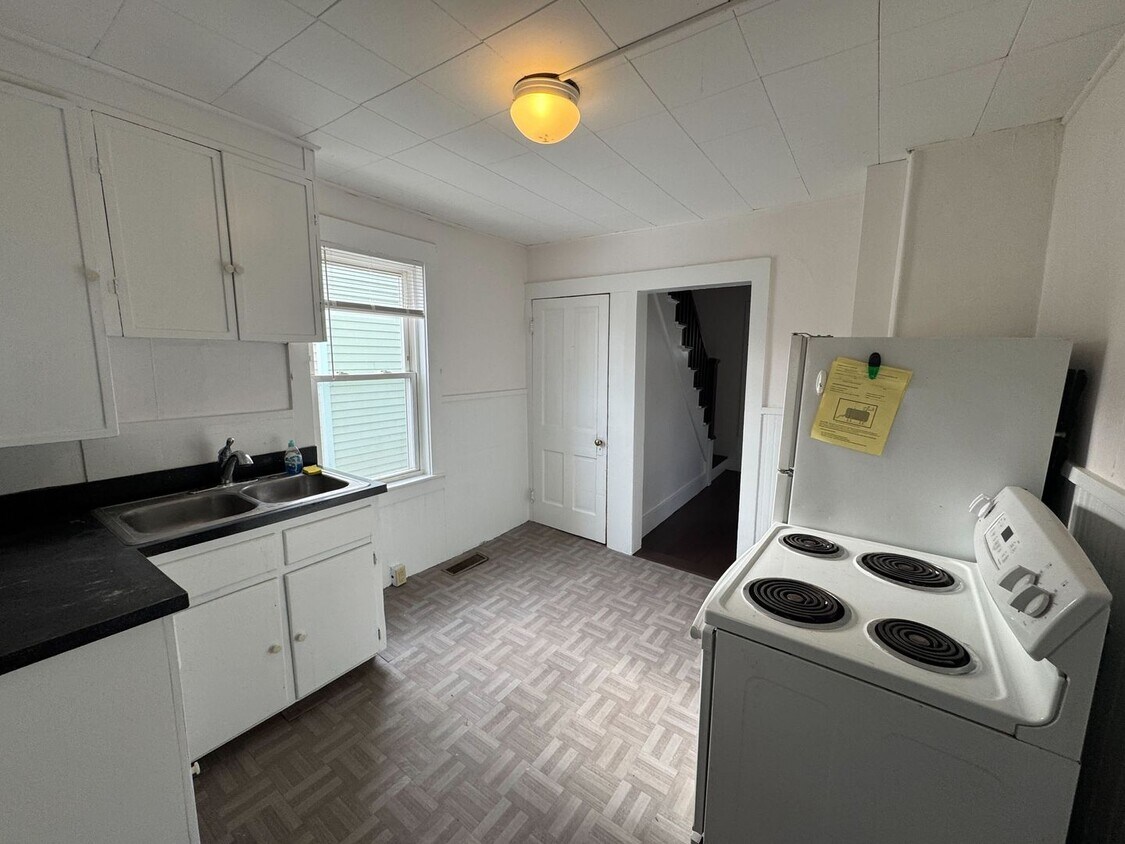 Cozy 2-Bedroom House with Heat Included *... - Cozy 2-Bedroom House with Heat Included  *...