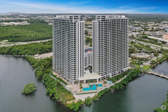 Building Photo - 16385 Biscayne Blvd Unit 2703 Rental