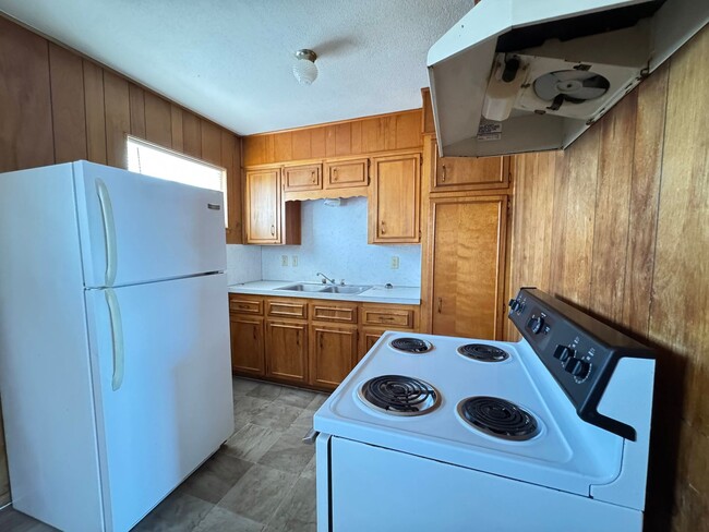 Photo - 807 W Hallmark Ave Unit F