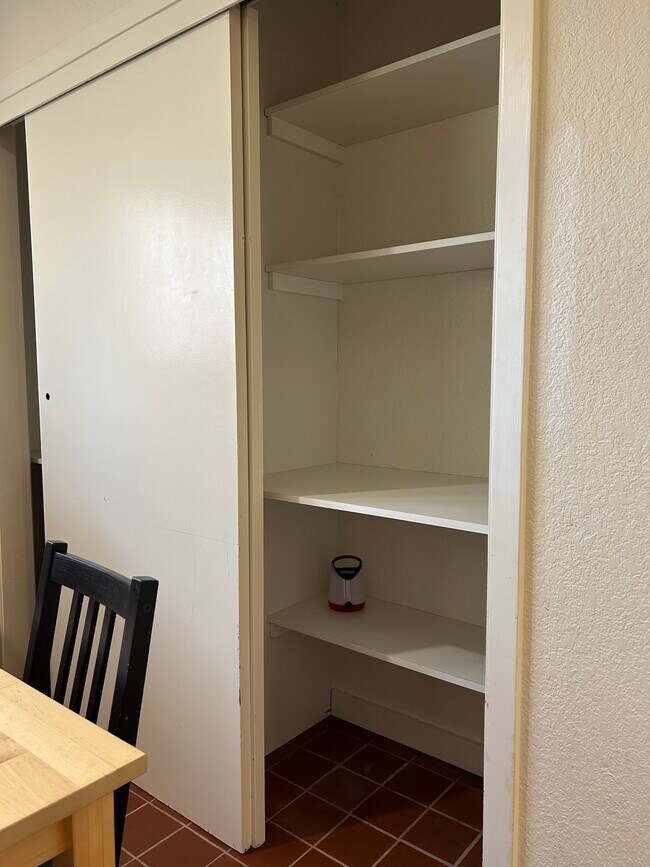 Closet with lots of shelves - 1303 Aspen Pl Unidad Front Addition