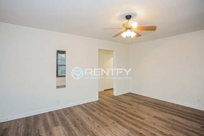 Photo - 3700 Driftwood Dr Unit 1