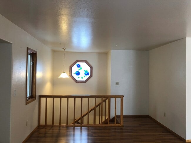 Building Photo - 3BR, 2BA 2 story home w/finished daylight basement