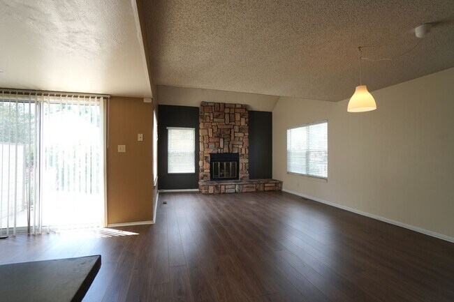 Photo - 282 Cobblestone Dr