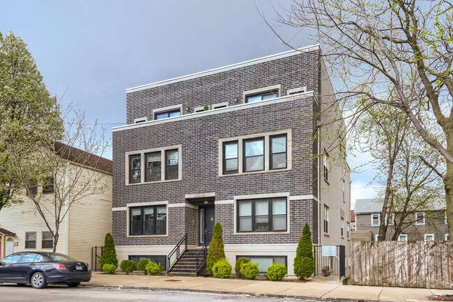 Building Photo - 1008 W Cullerton St