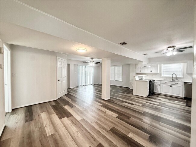 Photo - 307 Veselka Rd