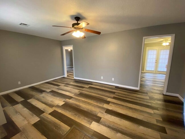 Photo - 3 Bedroom On West Side!