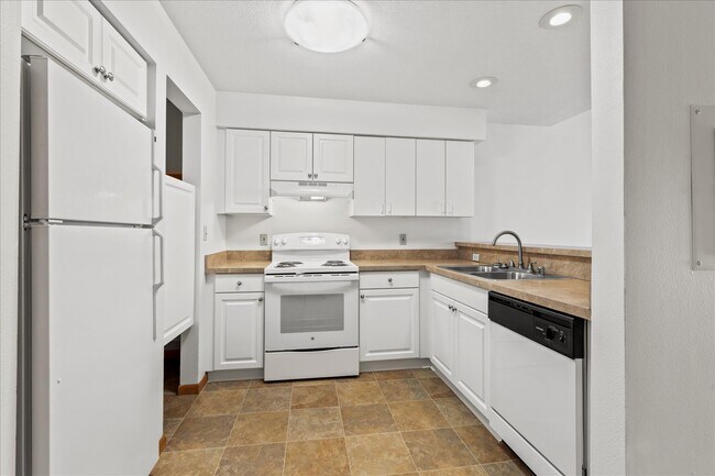 Kitchen with Pantry - Appleton Place Associates, LLC