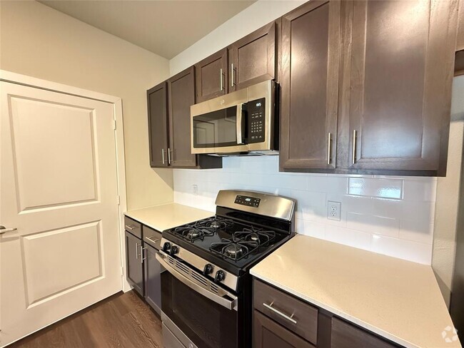 Building Photo - 2102 Antoine Dr Unit 3308 Rental