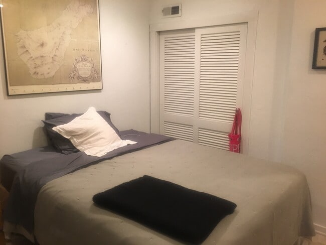 Área del dormitorio - 88 Harvard Ave Unidad #1 apartment