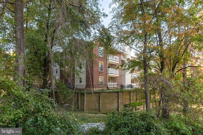 Building Photo - 1515 Lincoln Way Unit 203B