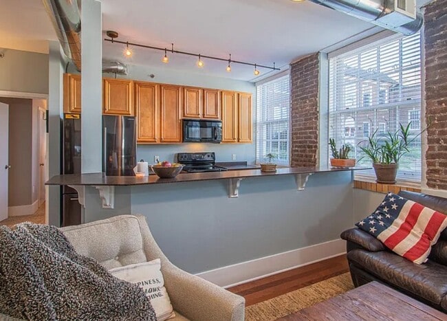 Photo - Knoxville 37917 - 1 bedroom 1 bath condo - call Howard Grower 865-705-0969