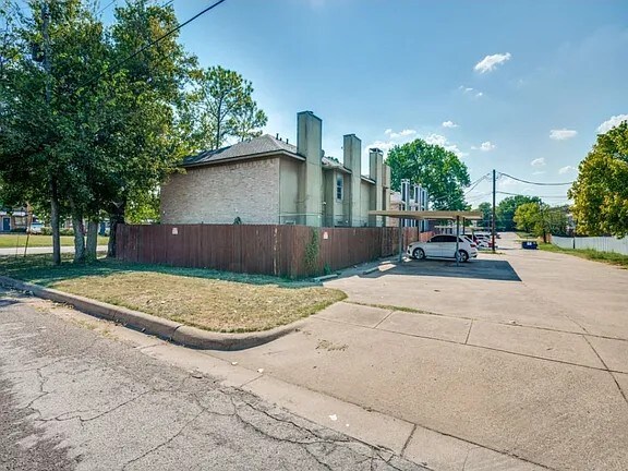 Building Photo - 7500 Chapin Rd Unit a 104