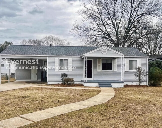 Building Photo - 3056 Highland Dr