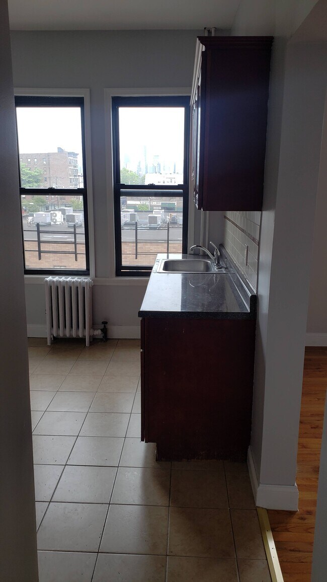 Photo - 4809-4813 Broadway