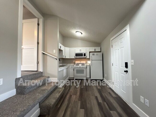 Photo - 877 N 26th St Unidad 37