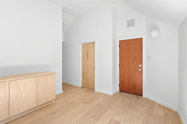 Photo - 4429 Woodside St