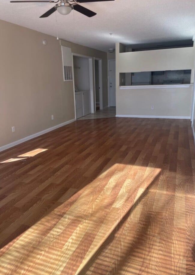 Photo - 1241 University Ct