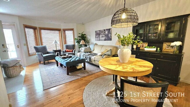 Photo - 1125 1st St S