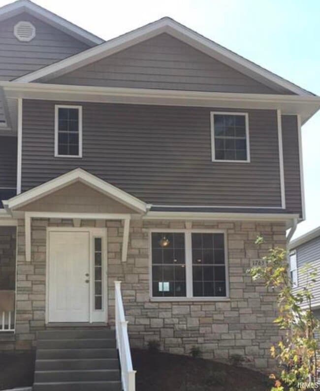 Building Photo - 1763 W Victoria Ln