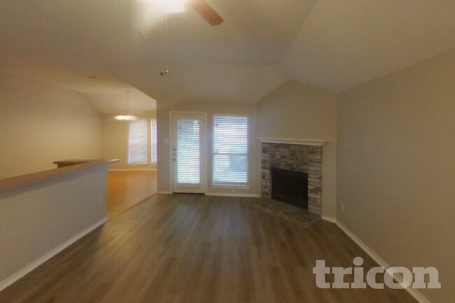 Photo - 1415 Develon Dr