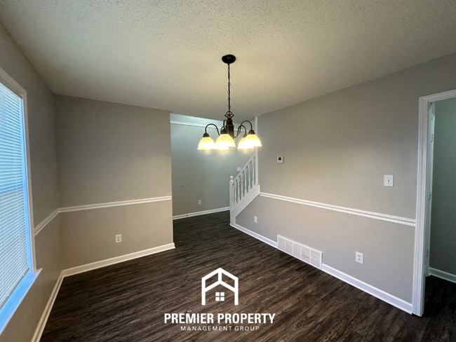 Photo - 4 Bedroom Home for Rent in Memphis, TN | High Ceilings, Stone Fireplace & 2-Car Garage