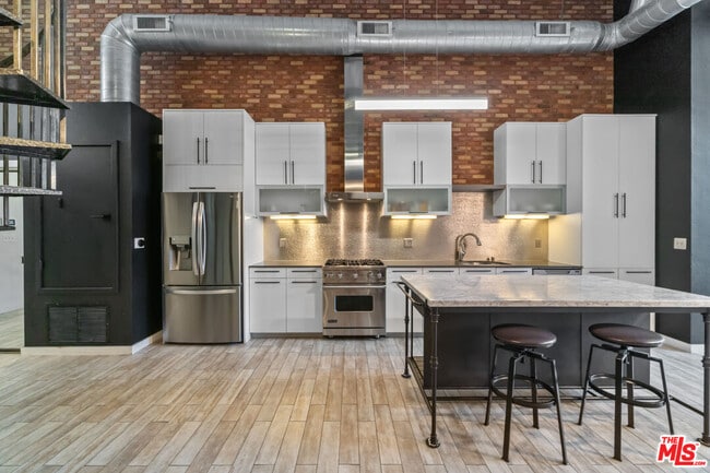 Building Photo - 4115 Glencoe Ave Unit 108