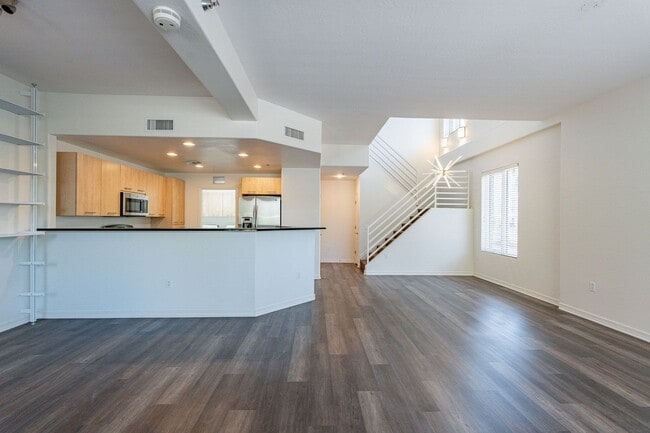 Building Photo - 16 W Encanto Blvd