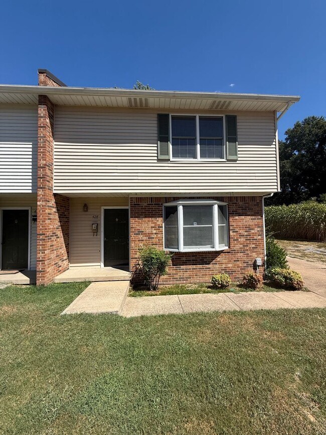 Photo - Moody St Duplex Unidad 428 Moody St