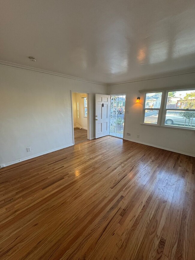 Building Photo - 3531-3541 12th Avenue Unit 3531 Rental