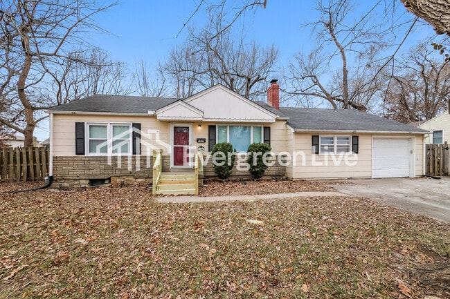 Building Photo - 5424 Monrovia St