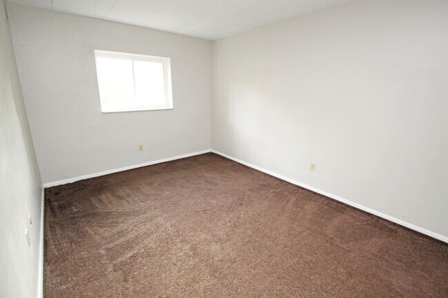 Photo - SHILOH AVENUE -- 148