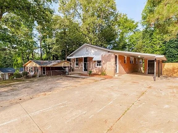 Photo - 912 Old Oak Dr