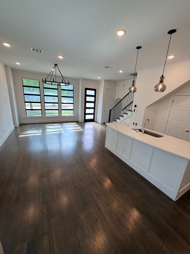 Large Living Room with Automatic Blinds - 8000 Ingram Dr