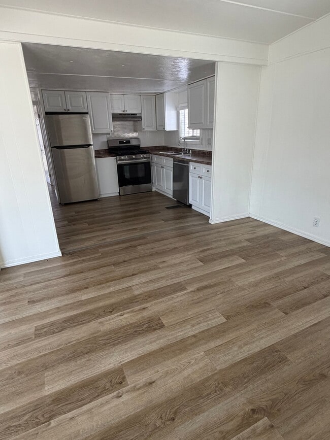 Photo - 435 E Gardena Blvd