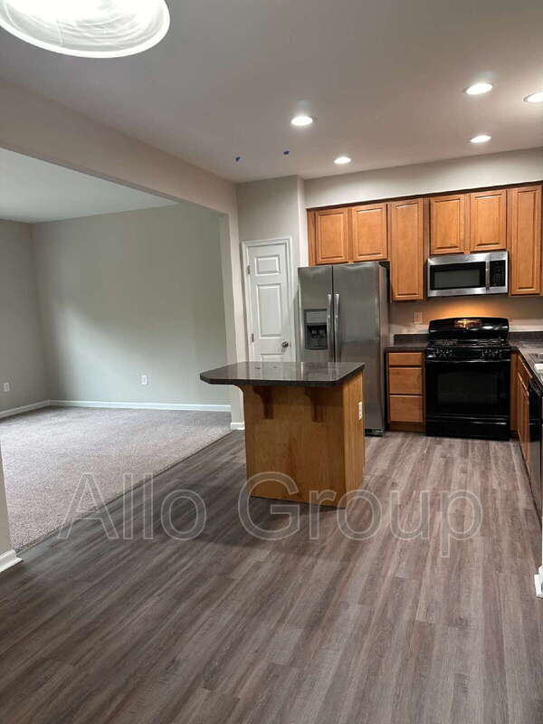 Photo - 205 Arctic Ln