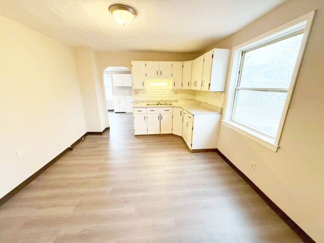 Building Photo - 7402 Park Ln Unit 3