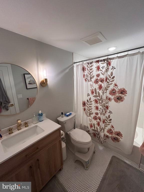 Photo - 5830 Henry Ave