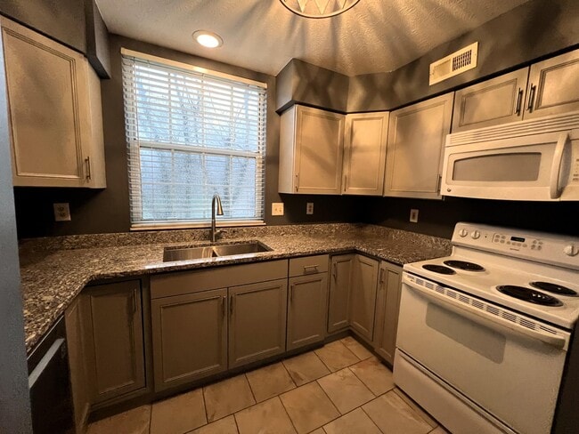 Photo - 7115 Sweetwater Dr