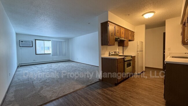 3024 9 1/2 St N