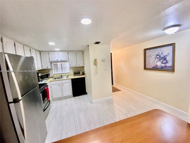 Building Photo - 671 S Hollybrook Dr Unit 104 Rental