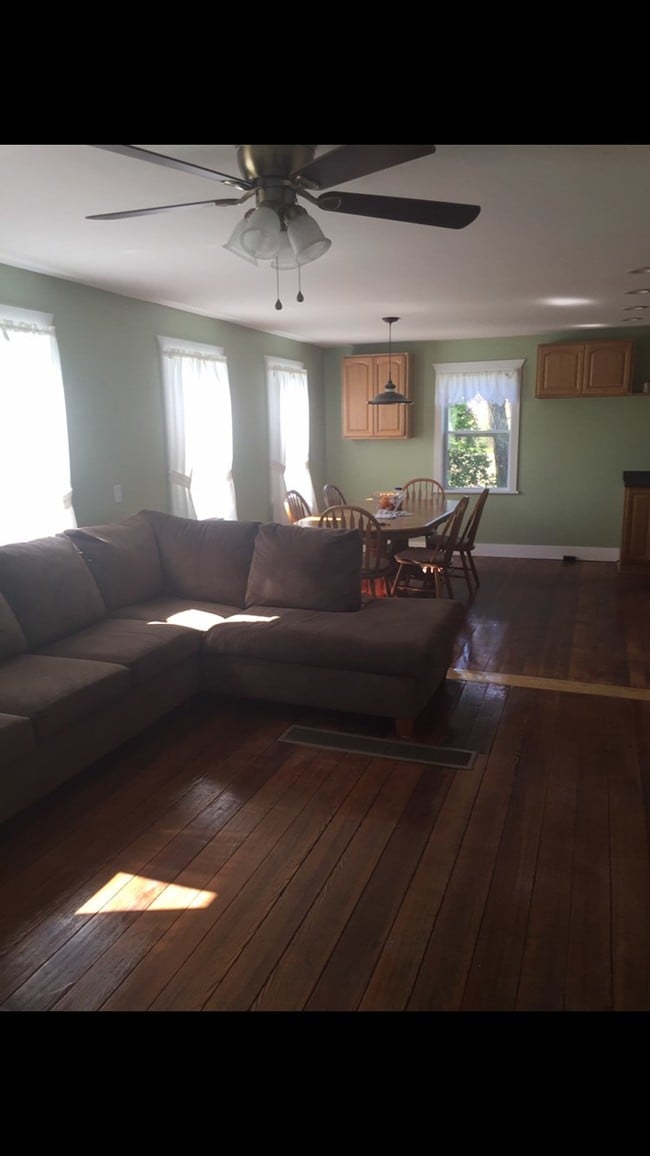 Livingroom - 3623 Darbys Corners Rd Unit 2