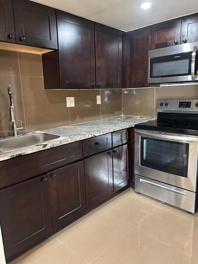 Photo - 6620 W 2nd Ct Condominio Unidad 110